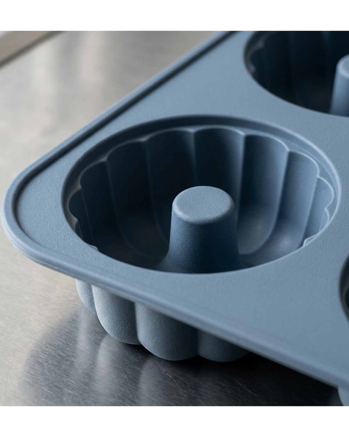 Mjvbg Six-Cavity Fluted Ring Silicone Mold Slate Blue - Detail view